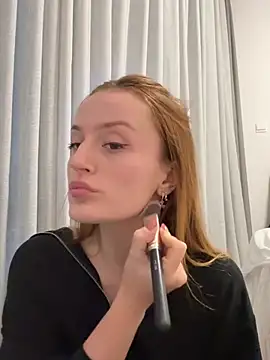 madlynn online show from February 10, 3:37 pm