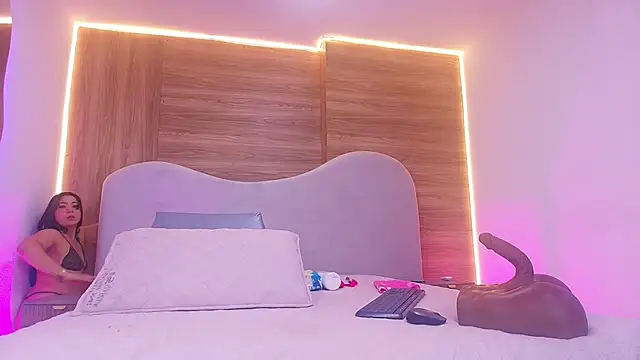 shaina adams online show from March 21, 11:59 am