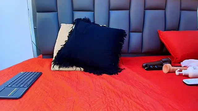 melany roberts  online show from March 14, 3:40 am