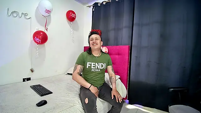 Snapshot of ZOEYJUAN_95 chatting on February 23, 8:08 pm ZOEYJUAN 95 online show from February 23, 8:08 pm