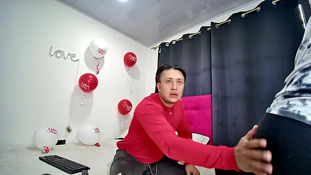 Snapshot of ZOEYJUAN_95 chatting on February 16, 7:47 pm ZOEYJUAN 95 online show from February 16, 7:47 pm