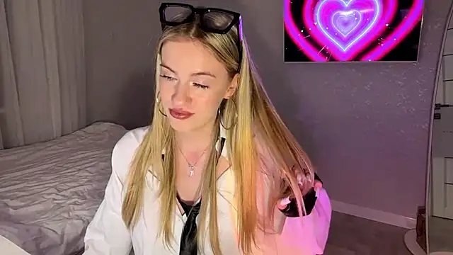 Between Eeys online show from February 11, 3:35 pm