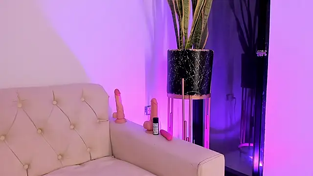 liorah wolf online show from February 12, 8:32 pm