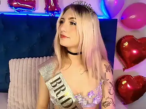 Mariluu  online show from February 17, 1:10 pm