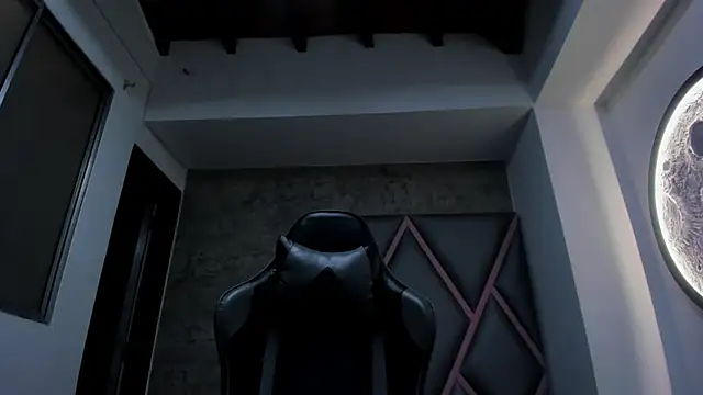 Emily-Queen03 online show from February 6, 11:46 am