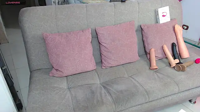 HannaRodri online show from April 9, 9:09 pm