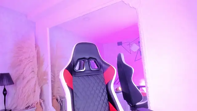 KarelyMitchel online show from April 11, 1:04 pm