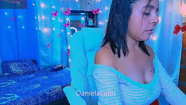 DanielaLati online show from April 5, 2:21 am