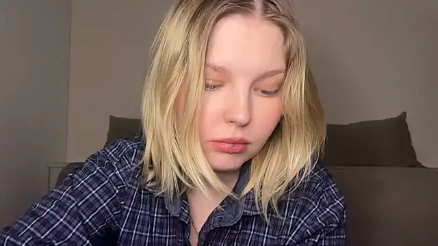 Ophelia Ritz online show from April 9, 10:59 pm