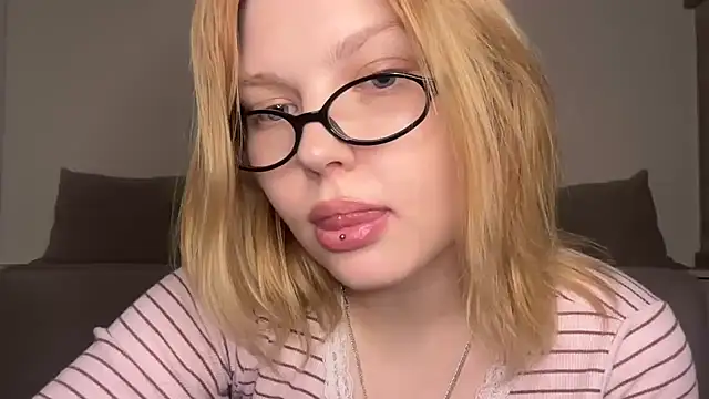 Ophelia Ritz online show from May 16, 12:24 am