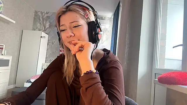 LadyFoxLove online show from February 16, 11:54 am