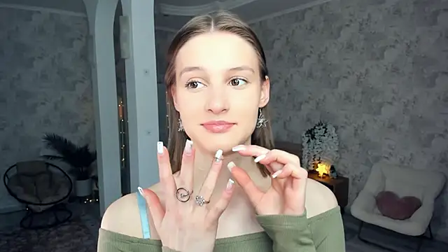 LianneBynon online show from April 9, 8:42 am