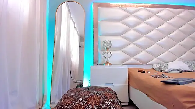 EvelynDivine online show from February 25, 1:20 pm