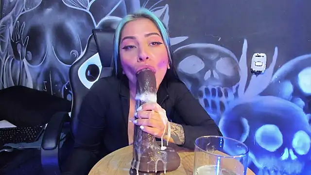 Cherry jenklins87 online show from April 20, 1:14 pm