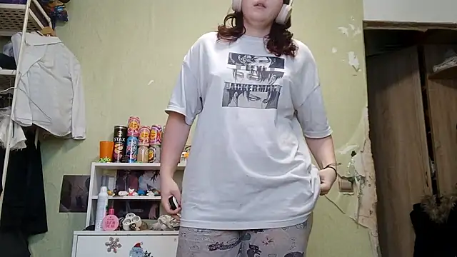 VannessaDillenbeck online show from February 9, 7:54 am