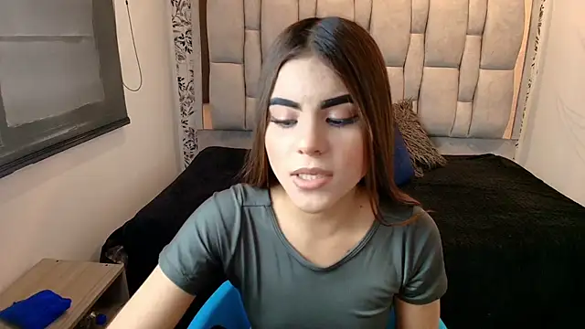 Emily  Cute   online show from February 10, 9:07 pm