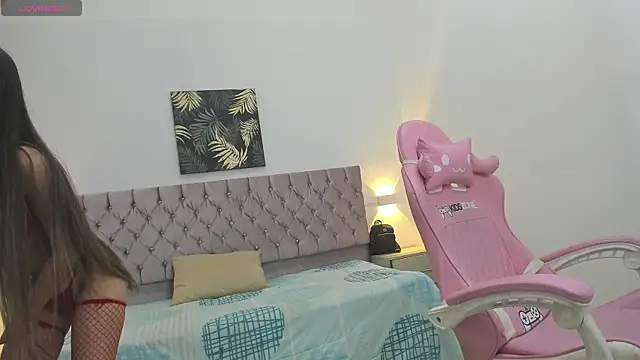 thaliaa smith1 online show from April 16, 8:52 pm