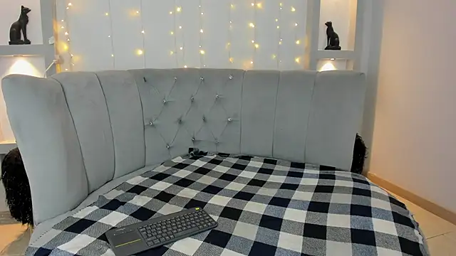 Lia Nova online show from April 7, 9:17 pm