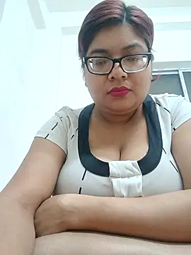 Elie Hallway online show from February 23, 11:48 pm