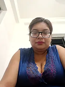 Elie Hallway online show from June 2, 7:37 pm