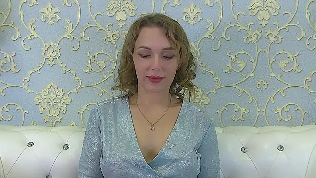 TatiBugati online show from February 5, 7:00 am