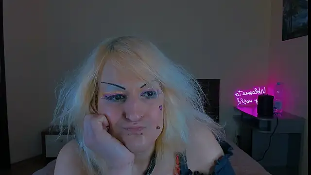 hannah kitty punk online show from April 11, 9:35 am