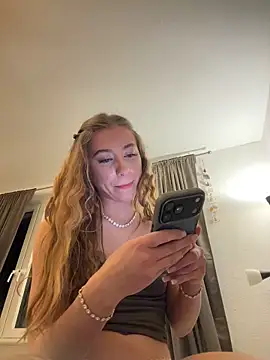 romyxxs online show from March 31, 9:48 pm