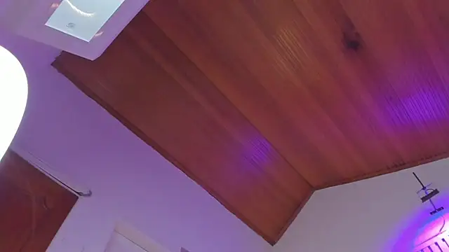  Kailythompson online show from March 20, 7:52 pm