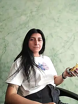 EmmaWilliamss4 online show from February 17, 3:00 pm