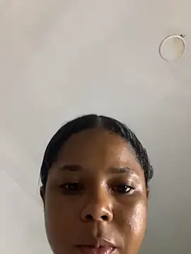 LIA PARKERR online show from April 5, 12:42 am