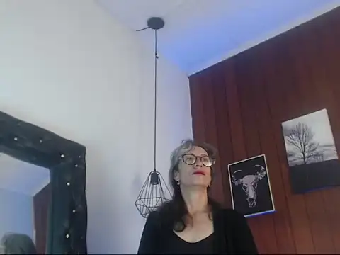 laurasofia45 online show from February 18, 2:27 pm