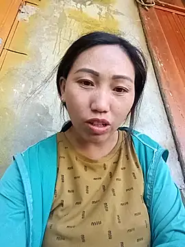 hot-luna- online show from April 12, 7:55 am