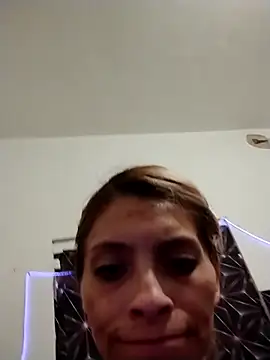 amairany27 online show from April 25, 12:02 am