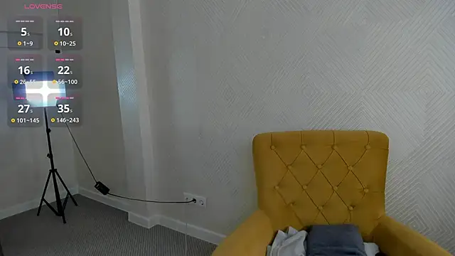 Stella Lee online show from April 16, 12:00 am