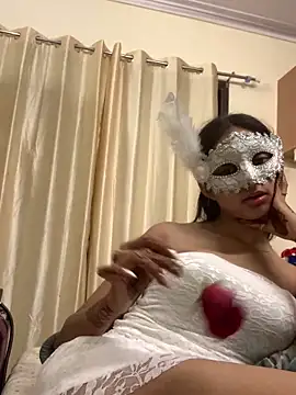 HEENA-STRIP online show from February 16, 10:15 am