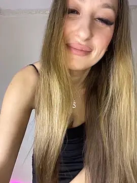 Alyxra online show from April 17, 6:37 am