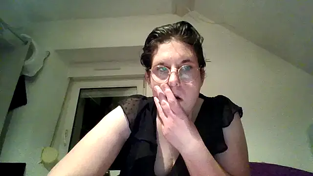 OIseauNoir88 online show from February 11, 9:05 pm