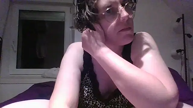 OIseauNoir88 online show from May 12, 7:53 pm