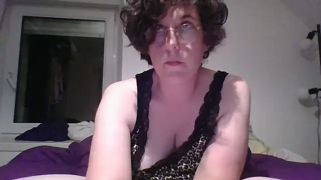 OIseauNoir88 online show from May 13, 8:03 pm