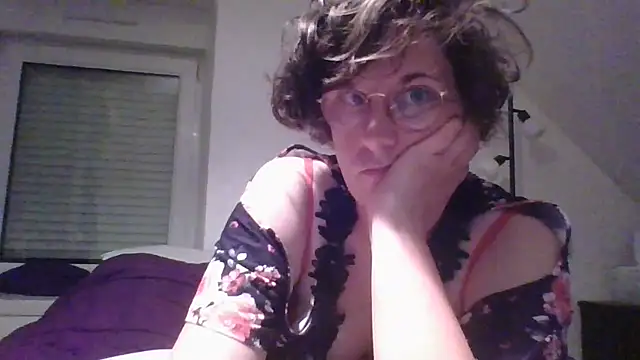 OIseauNoir88 online show from May 9, 7:38 pm