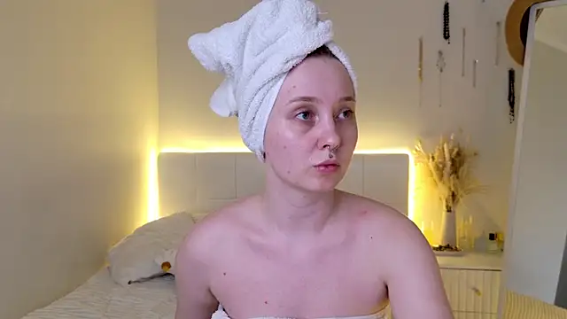 CandiceKingzzz online show from March 15, 1:46 pm