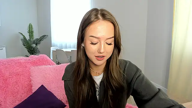 G0od girl online show from February 15, 8:35 am