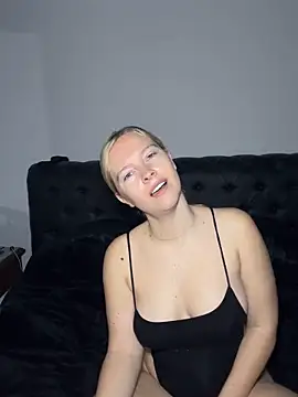 Ellie-rosee online show from February 12, 7:54 am