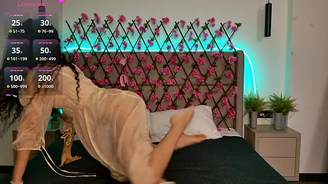 Luna Starlight online show from February 3, 9:40 pm