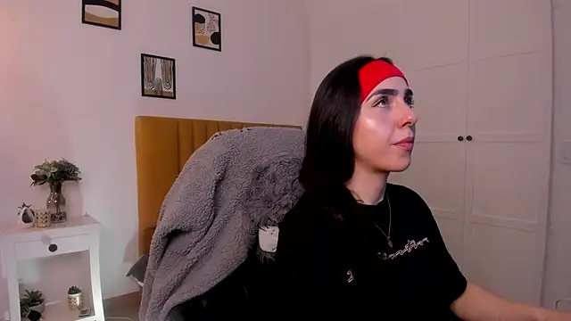 Luna tagliaferri online show from February 14, 9:06 pm