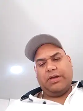 wessAndSandri online show from February 13, 8:10 pm