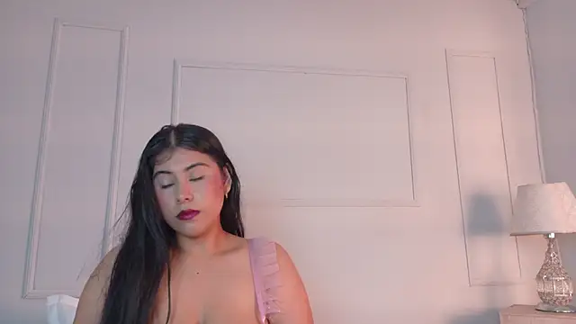 VioletBloomm online show from April 12, 1:36 pm