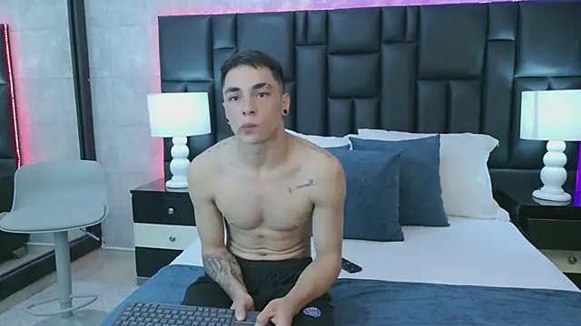 KarlaAndMike online show from February 27, 4:56 am