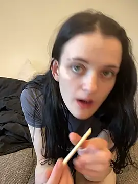 LeonieClaire online show from April 2, 2:36 pm