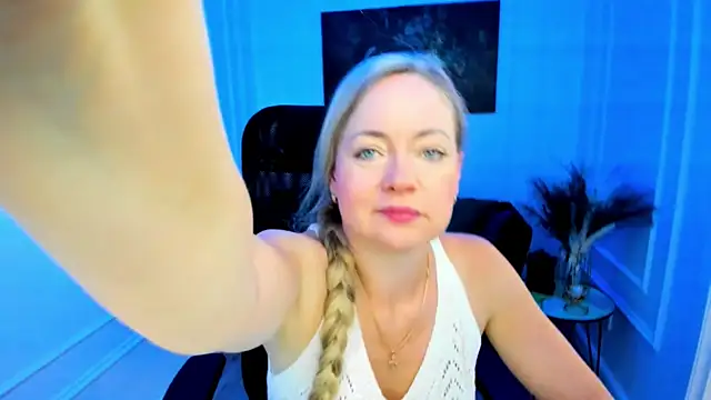 CharlotteKerti online show from July 10, 11:43 am